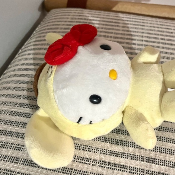 🎉RARE🎉 - Sanrio limited edition Hello Kitty dressed as Pompompurin costume - Picture 7 of 11